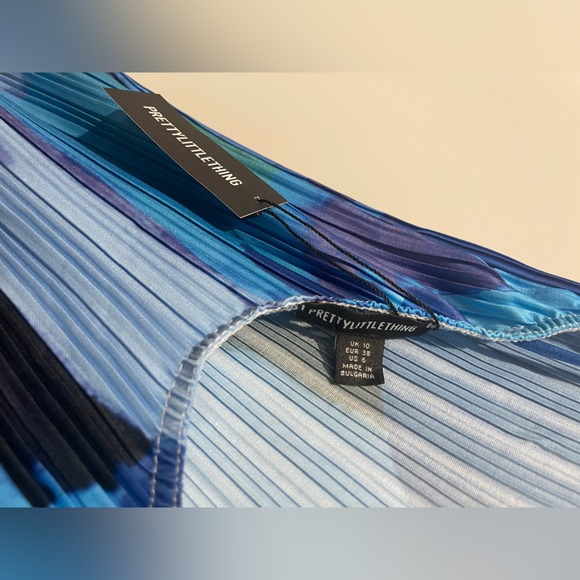 PrettyLittleThing Blue and White Bodycon Maxi Dress - Picture 11 of 11